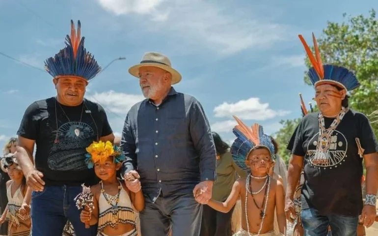 Lula fala em avanço nas demarcações após homologar primeiras terras indígenas do 3º mandato