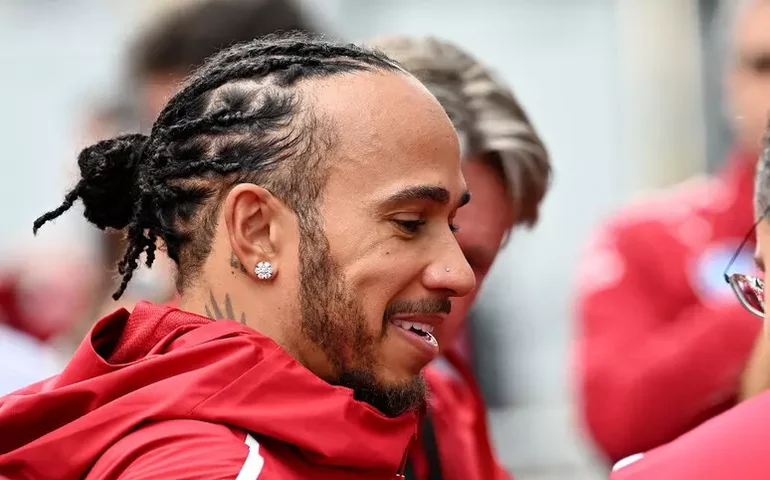 Hamilton se diz feliz com atualizações no carro da Ferrari