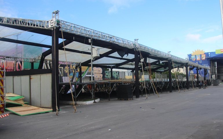 Trabalhador morre eletrocutado durante desmontagem de camarote em Maceió