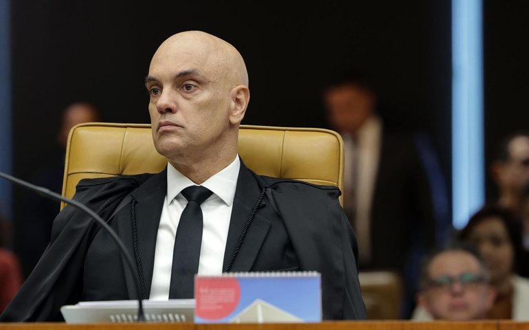 Moraes compara ação de família Bolsonaro à 'organização criminosa miliciana'