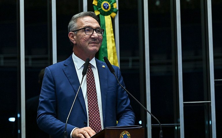 Lucas Barreto critica suspensão temporária do reajuste da tarifa de energia no Amapá