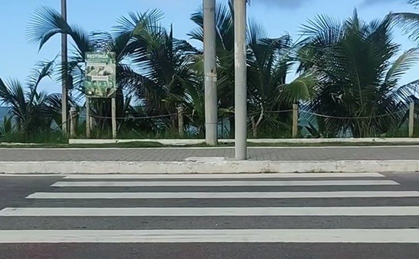 Professor com PcD pede que Prefeitura reveja calçadas sem acessibilidade na cidade de Maceió