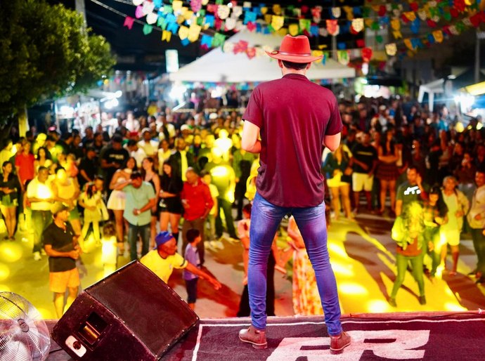 Apresentações de Dudu Vaqueiro e Banda Xamego de Menina fazem sucesso na segunda noite do São João do Povo