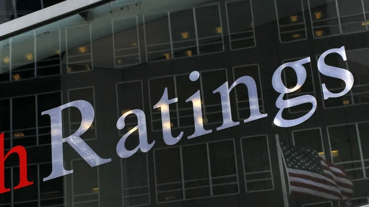 Fitch prevê excesso de oferta de petróleo em 2027 e pressões no gás, independentemente da paz no Irã