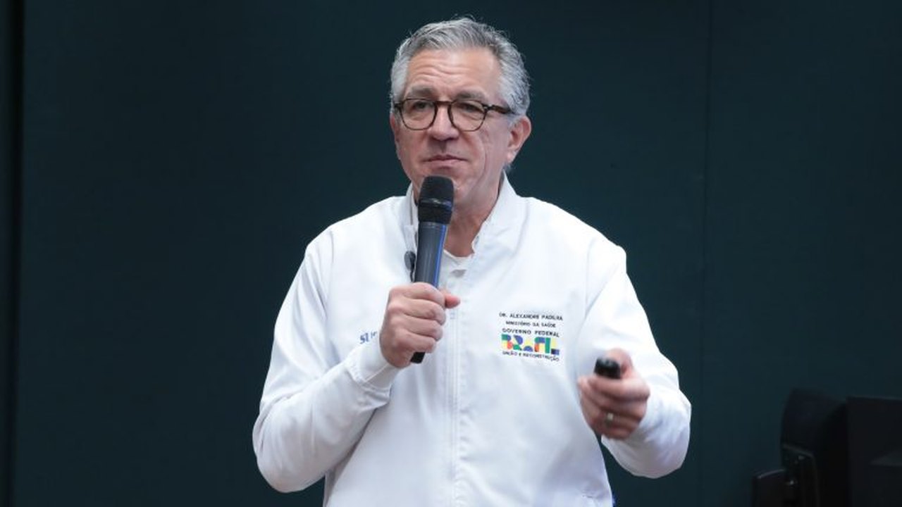Ministro anuncia recorde de cirurgias no SUS; deputado cobra transparência nas filas
