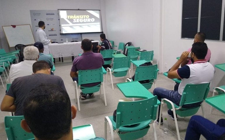 HE do Agreste capacita condutores de ambulâncias