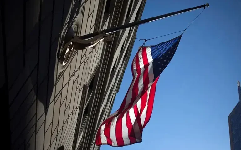 PMI composto dos EUA sobe a 55,3 em novembro, mostra prévia da S&P; PMI de serviços avança a 57