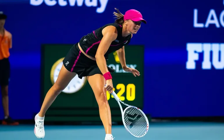 Alexandrova elimina a favorita Swiatek nas oitavas de final do WTA 1000 de Miami