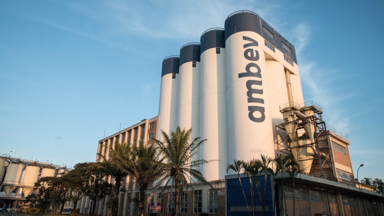 Lucro líquido ajustado da Ambev no 3º tri soma R$ 4,3 bi, alta anual de 14,3%