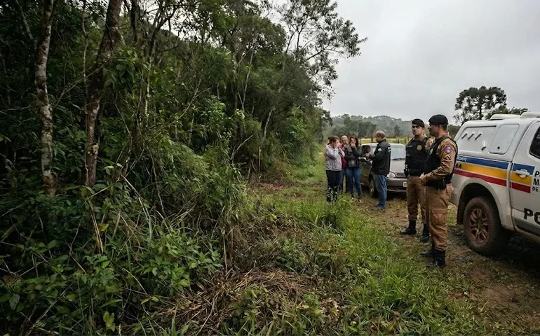 Corpo em decomposição é encontrado em área de mata, e família tenta confirmar identidade