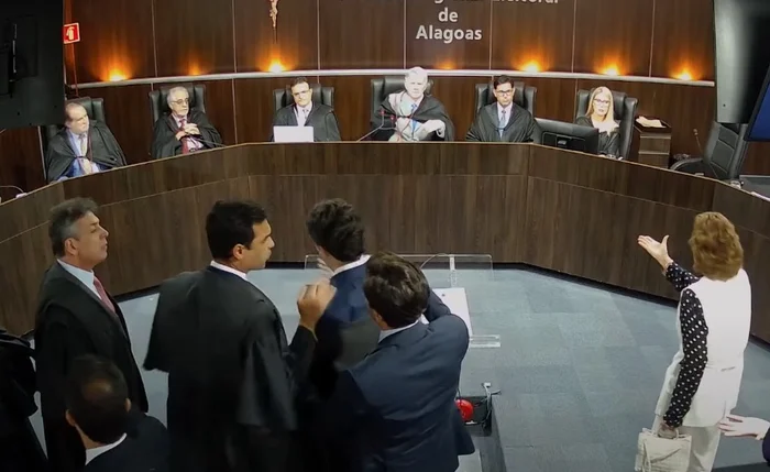Confusão aconteceu durante julgamento no TRE-AL