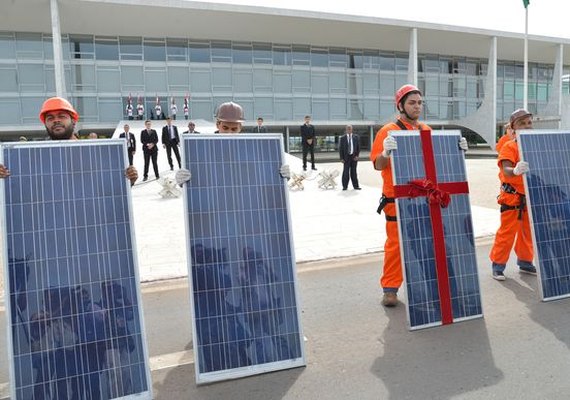 Greenpeace faz ato em frente ao Planalto em defesa do uso de energia solar