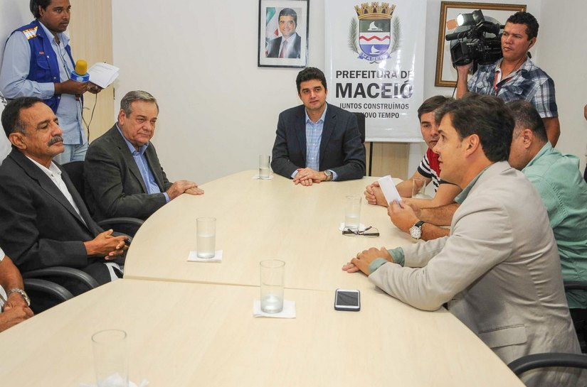 Rui Palmeira dá posse a novo secretário de Esporte e Lazer