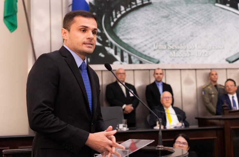 Alexandre Ayres apresenta projeto de lei que proíbe médicos de diferenciarem agendamento de pacientes particulares e de planos