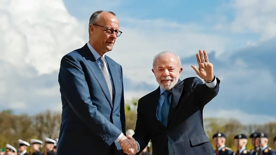 Lula chega à Alemanha para assinar parcerias comerciais e de inovação