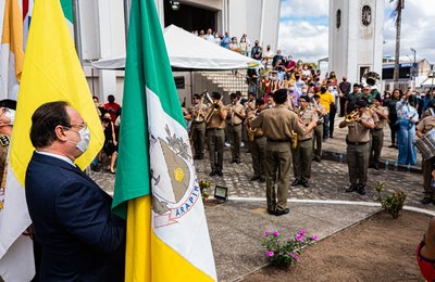  Missa e hasteamento marca celebração dos 97 anos de Arapiraca
