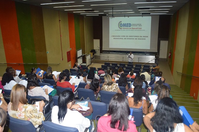 Diretores participam de encontro do Conselho de Educação