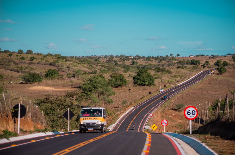 Governo de Alagoas entrega pavimentação asfáltica em Traipu