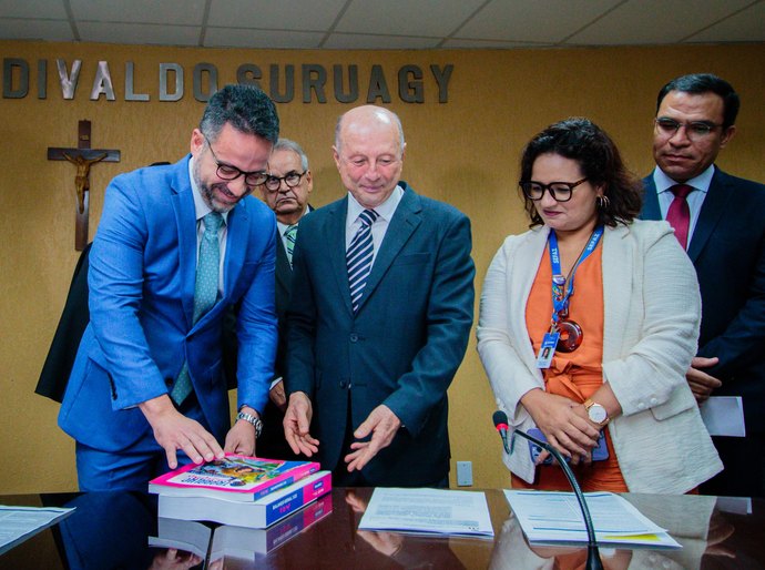Paulo Dantas entrega balanço 2023 ao TCE e destaca capacidade de investimentos do Estado