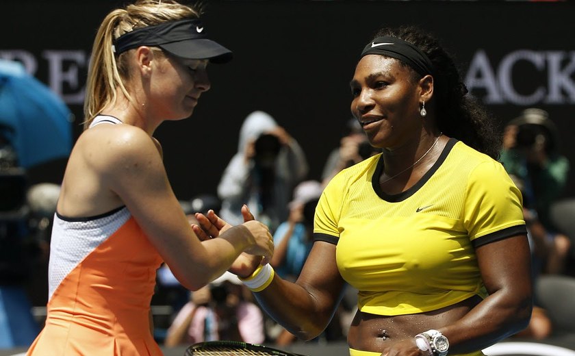 Com dores, Serena desiste e Sharapova vai às quartas em Paris