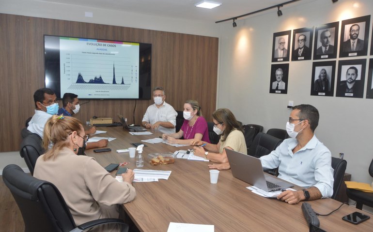 Sesau estuda ampliação de leitos hospitalares exclusivos para assistir pacientes com Covid-19