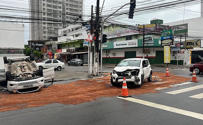 Acidente em Ponta Verde deixa feridos