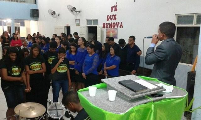 Rio Novo: juventude adora a Deus