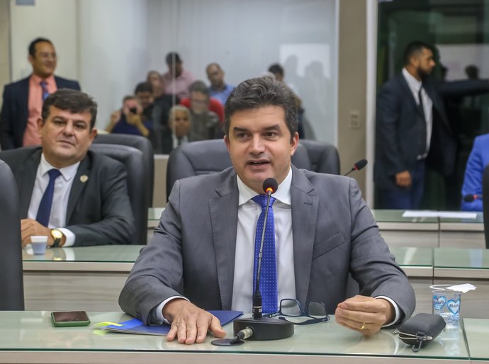 Rui Palmeira vota contra novos empréstimos e crítica LDO aprovada pela Câmara de Maceió
