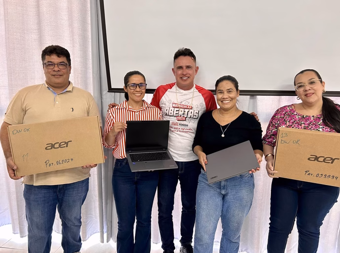 Prefeitura de Penedo investe mais de R$ 500 mil em tecnologia e entrega 34 computadores e 70 notebook
