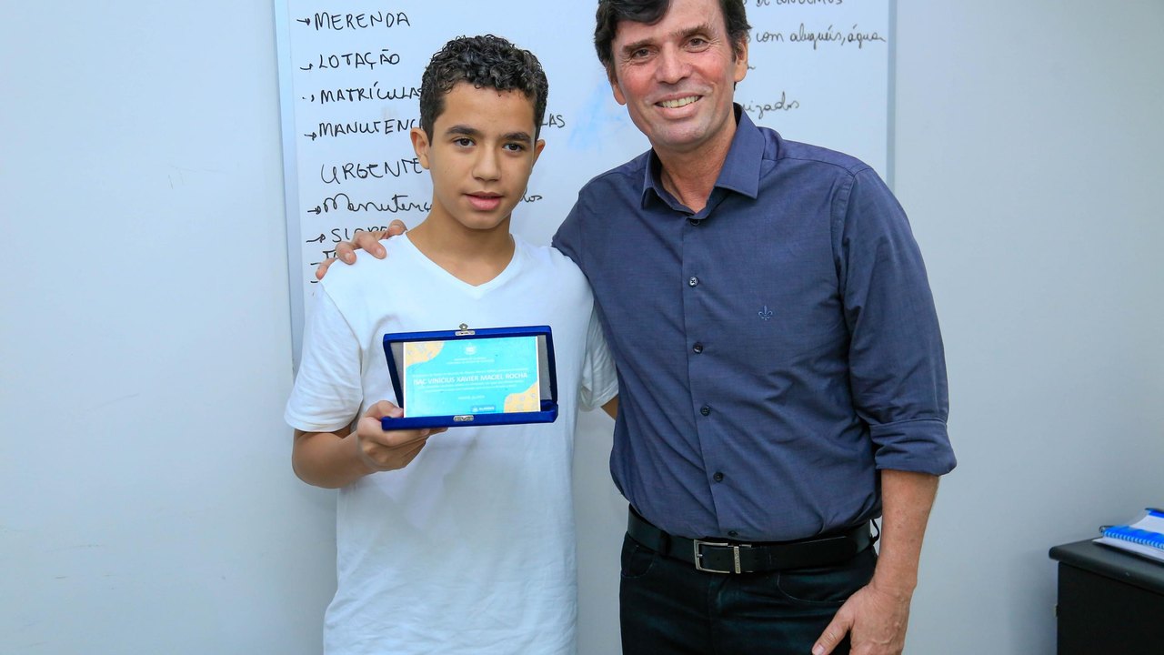 Seduc homenageia estudante alagoano destaque em Ciências Exatas