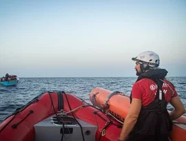 Navio humanitário resgata 50 migrantes na costa da Líbia; 7 morrem durante travessia