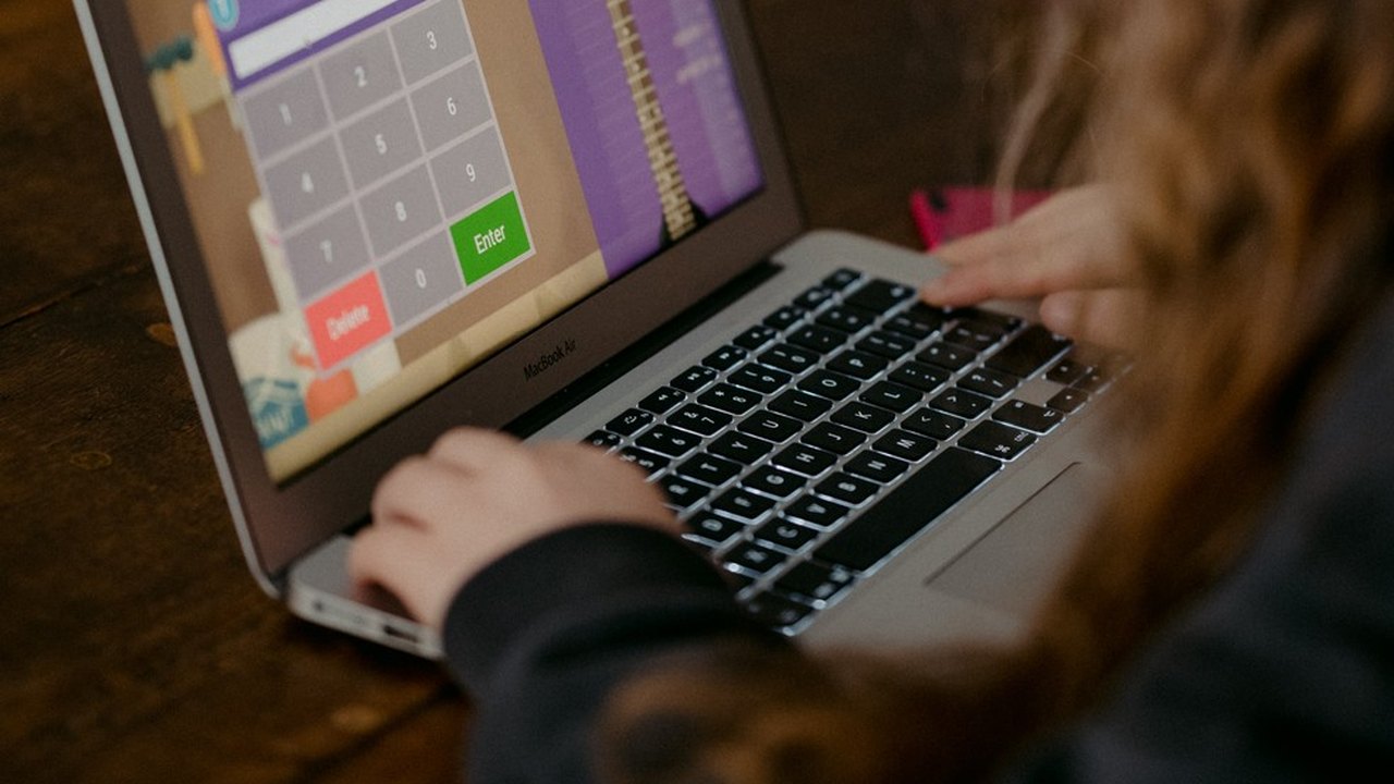 Escolas arrecadam eletrônicos para alunos assistirem as aulas online