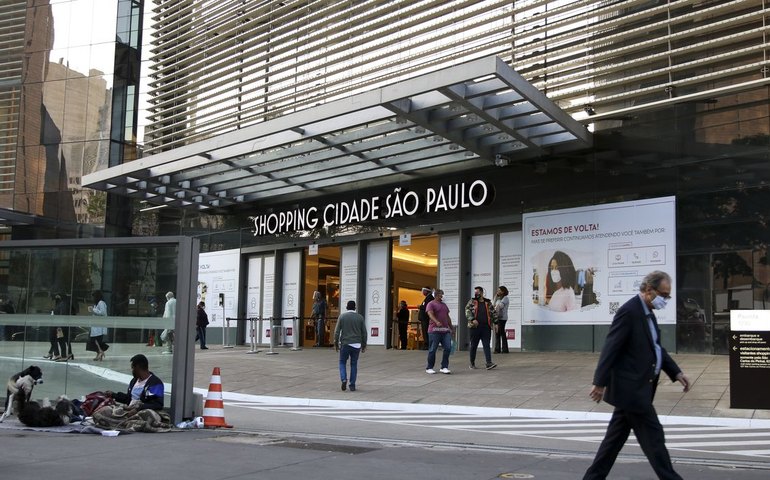 Vendas do varejo sobem 0,9% no 1º trimestre ante 4º trimestre de 2024, revela IBGE