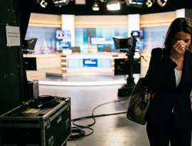 Apresentadora espanhola chora e abandona programa ao vivo após se sentir humilhada; assista