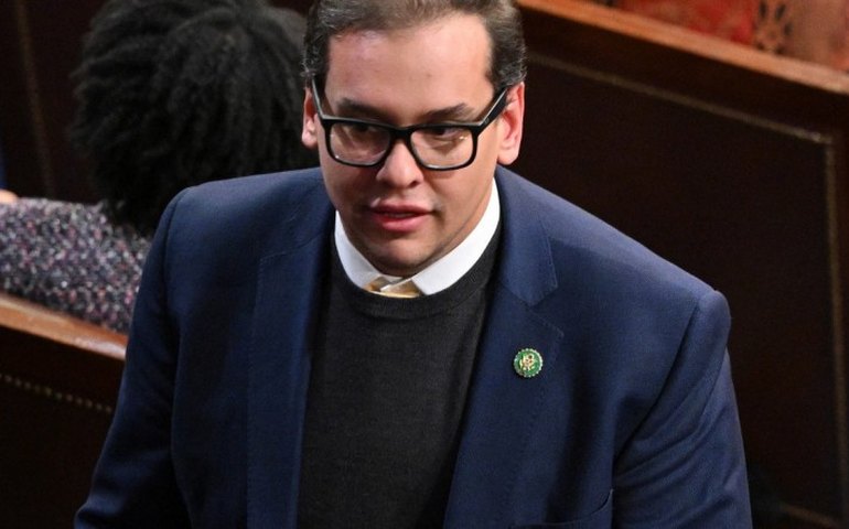 Deputado dos EUA filho de brasileiros é acusado de fazer gesto supremacista