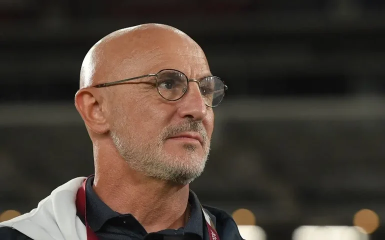 'Máximo respeito' pela renúncia de Rubiales, diz técnico da seleção espanhola