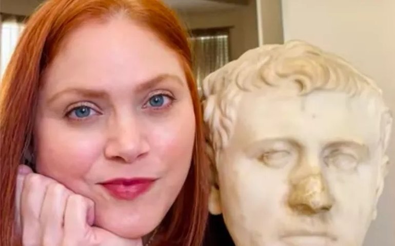 Mulher compra busto em brechó e descobre que é uma peça romana de dois mil anos