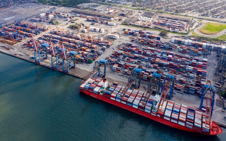 PF encontra 405 kg de cocaína escondidos em carga de colágeno no Porto de Santos