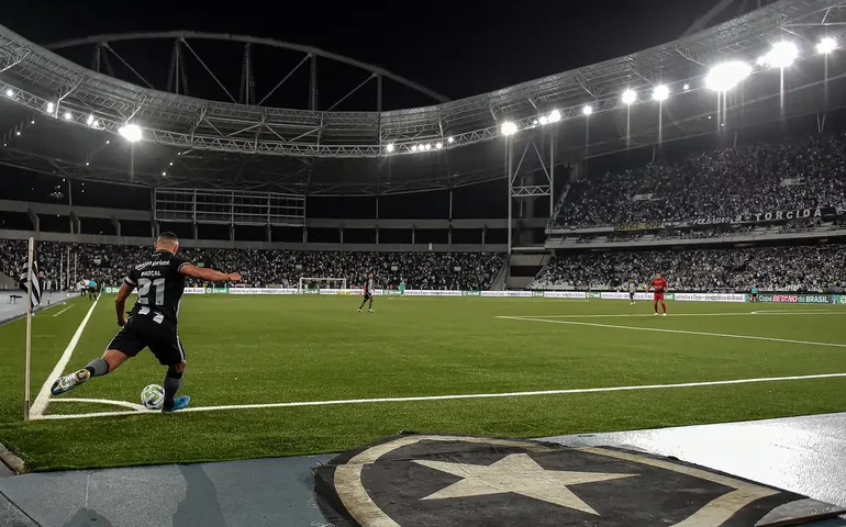 Botafogo deseja 'excelente virada' nas redes sociais e vira alvo de zoação de rivais