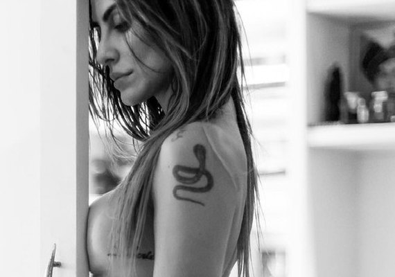 Cleo Pires posa de topless em ensaio sem Photoshop