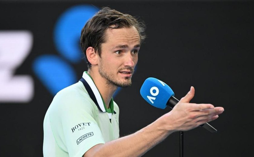 Medvedev vence Tsitsipas e defende título do ATP 500 de Viena diante de Sinner