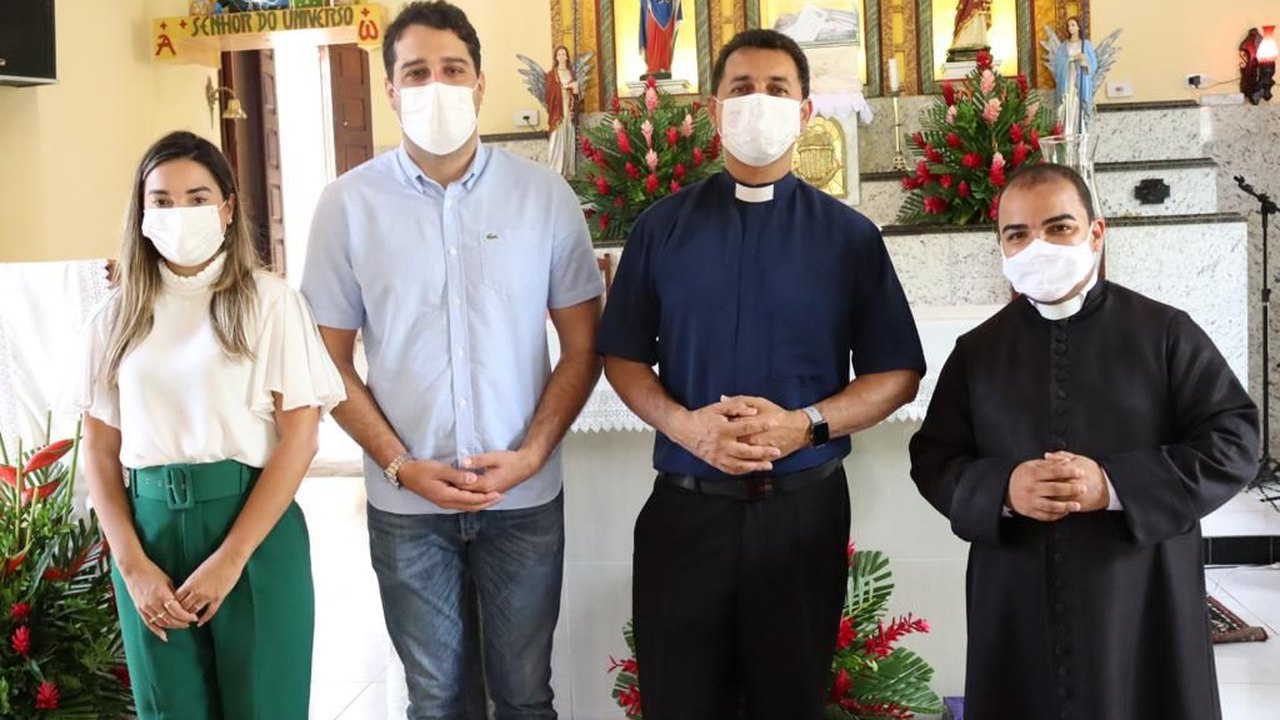 Santana do Mundaú: Paróquia Senhora Sant’Ana se despede do padre Lourenço Jr e acolhe o padre Cícero