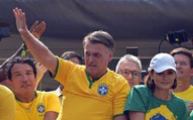 Apoiadores de Bolsonaro fazem ato público no Rio de Janeiro