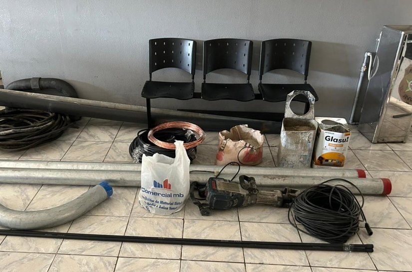 Polícia Civil prende dono de ferro-velho por receptação de fios de cobre no Jacintinho