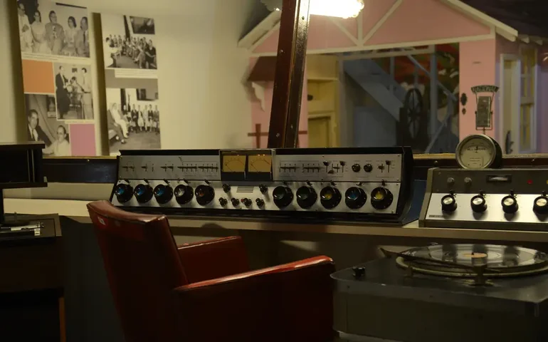 Programação especial nesta sexta-feira marca 89 anos da Rádio Nacional