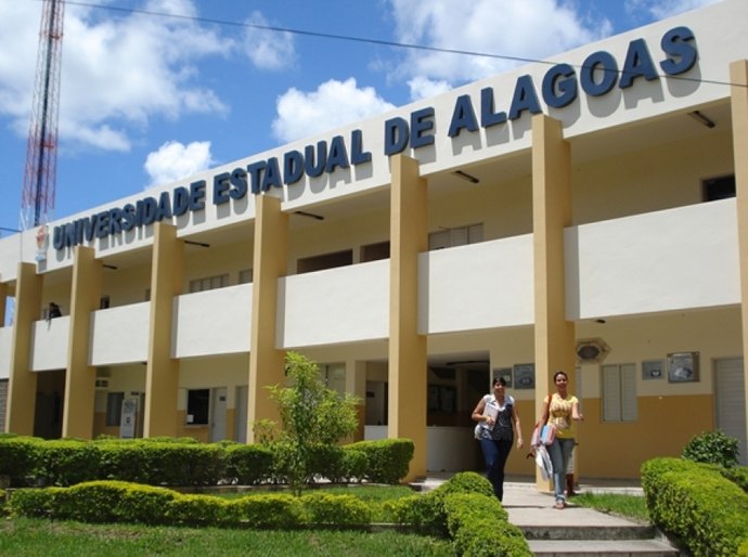 Renan Filho assina ordem de serviço para construção da Casa do Estudante