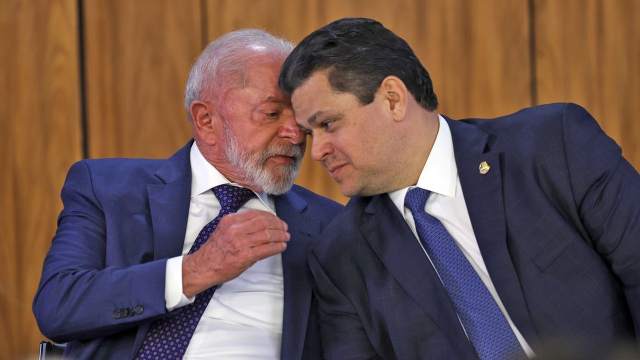 A bola está com o Congresso, diz Lula sobre pacote contra tarifaço