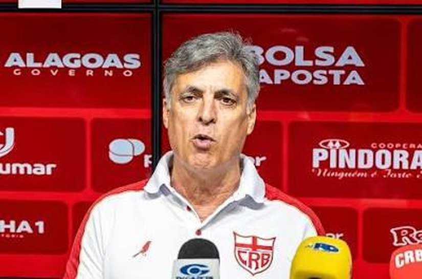Presidente do CRB é levado ao hospital após acidente em pescaria