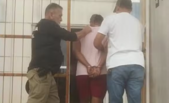 Pai foi preso em flagrante após agredir a filha com sandália em Taquarana