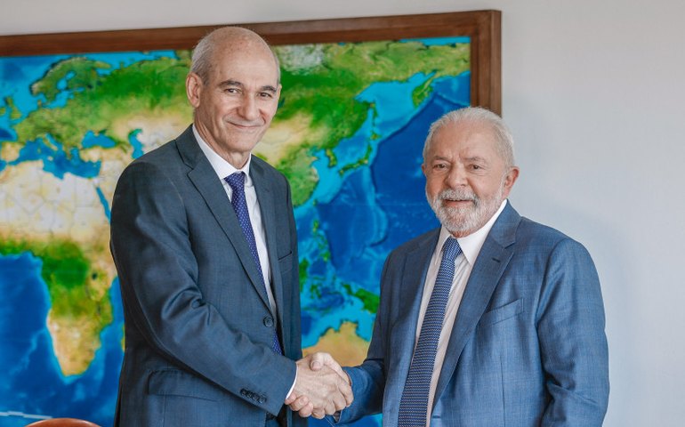 General Amaro assume comando do GSI em reunião fechada com Lula